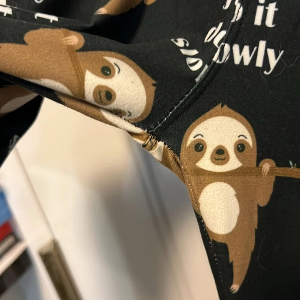 🔴 CLEARANCE🔖 LK NW “JUST DO IT SLOWLY” 🦥 BLACK SLOTH LEGGINGS Women’s XXL - Picture 4 of 4